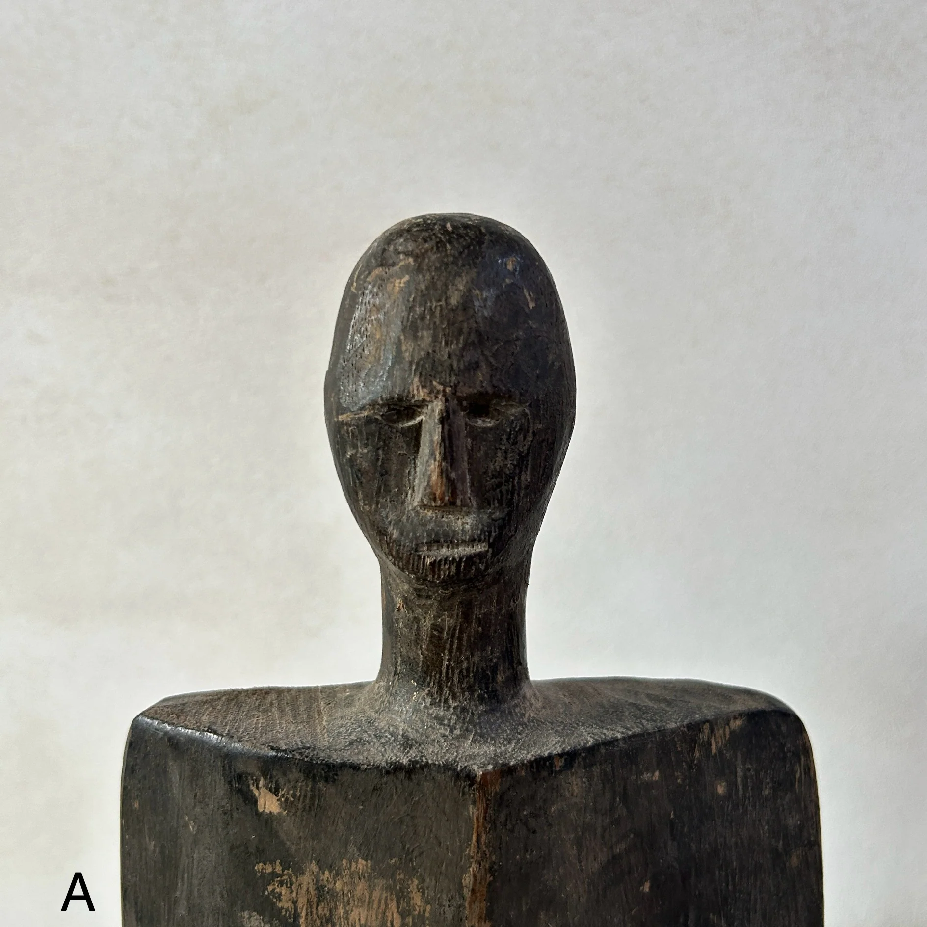 Primitive sumba wood cloth pounder on stand | Dewi - Image 3