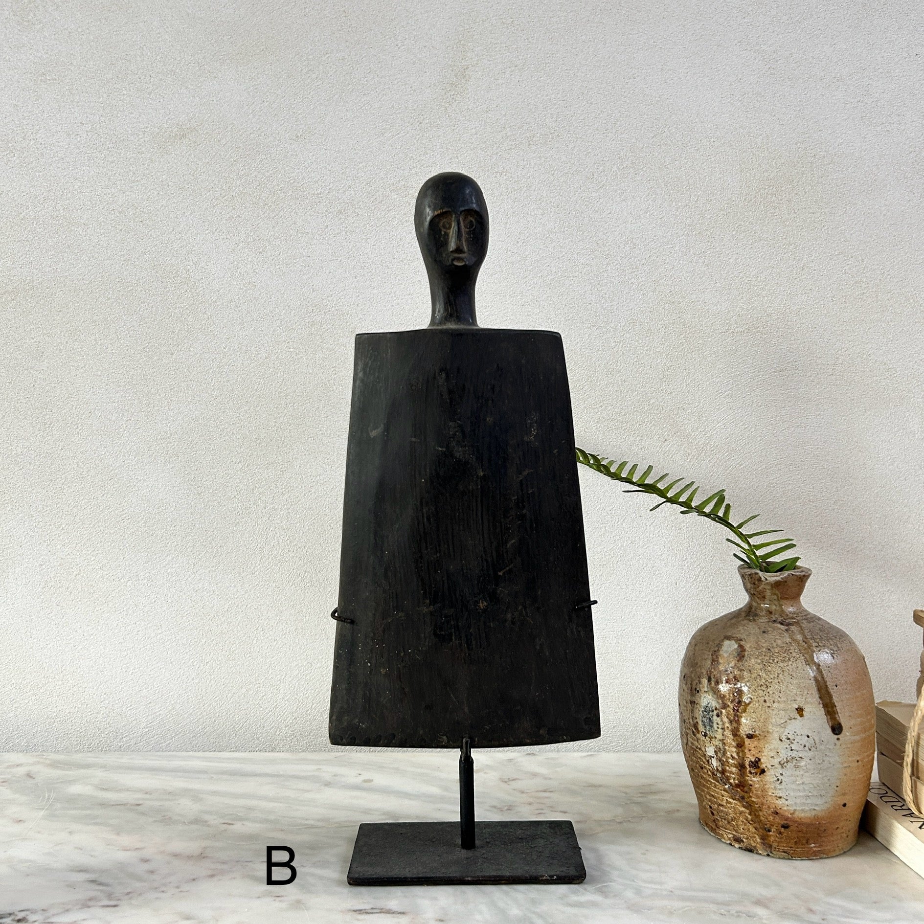 Primitive sumba wood cloth pounder on stand | Dewi - Image 4