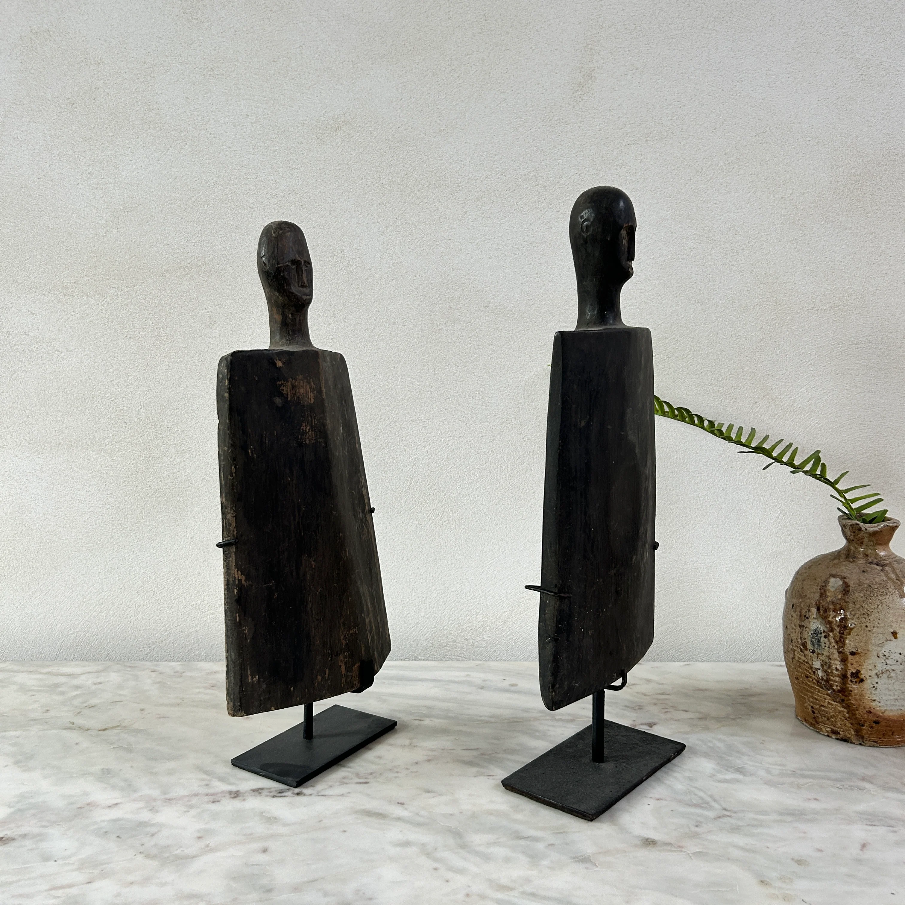 Primitive sumba wood cloth pounder on stand | Dewi - Image 7