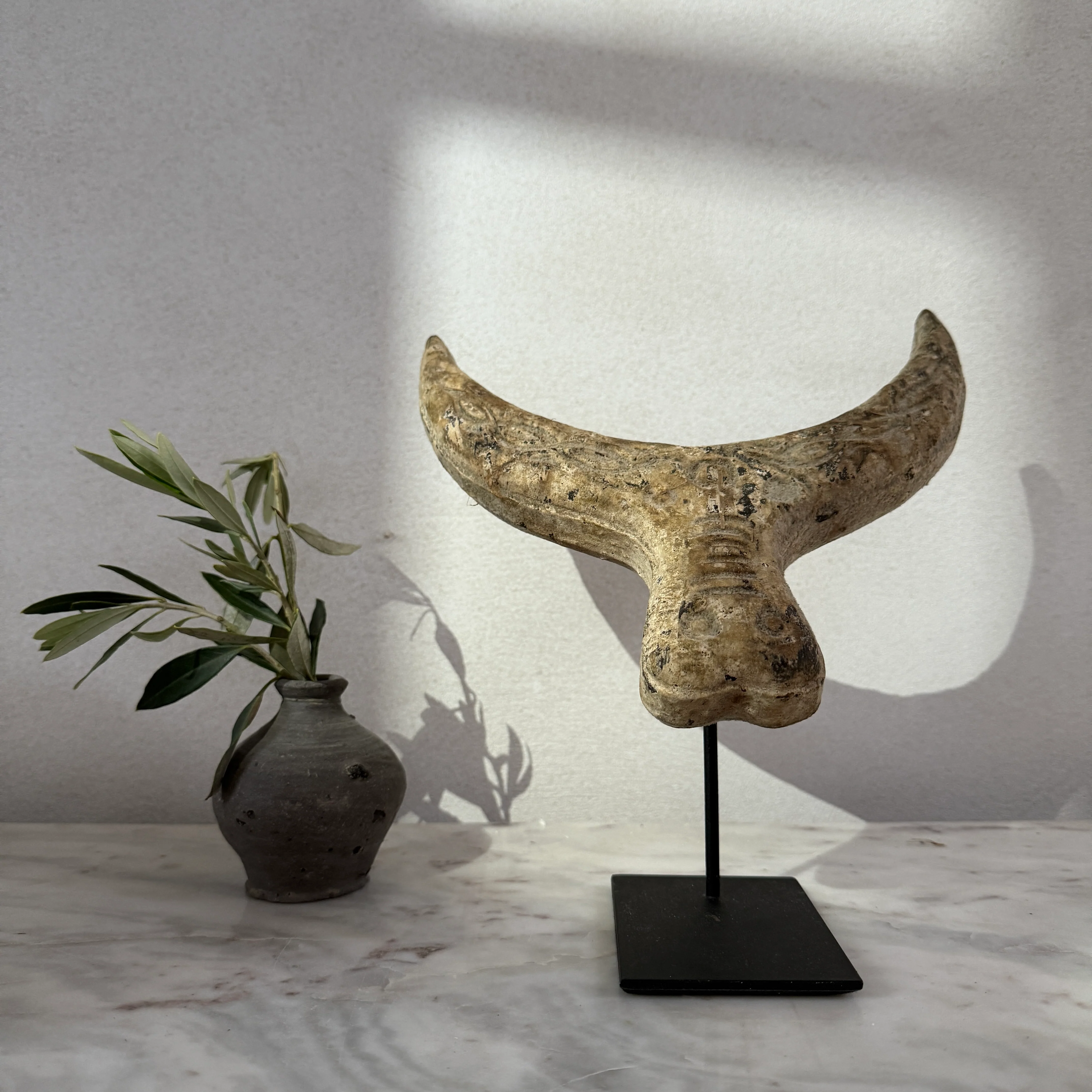 Primitive wooden cow horn sculpture - Image 3