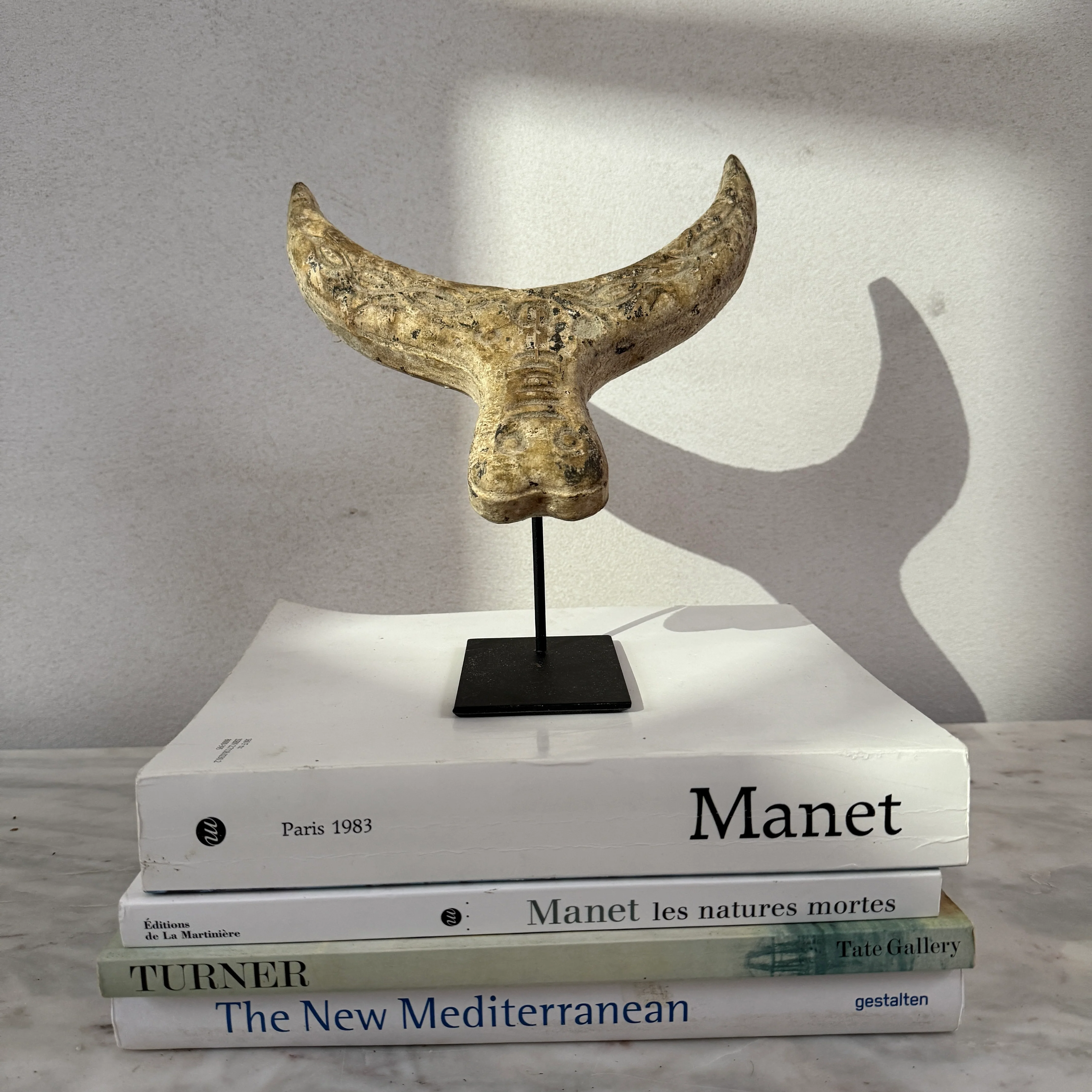 Primitive wooden cow horn sculpture - Image 4