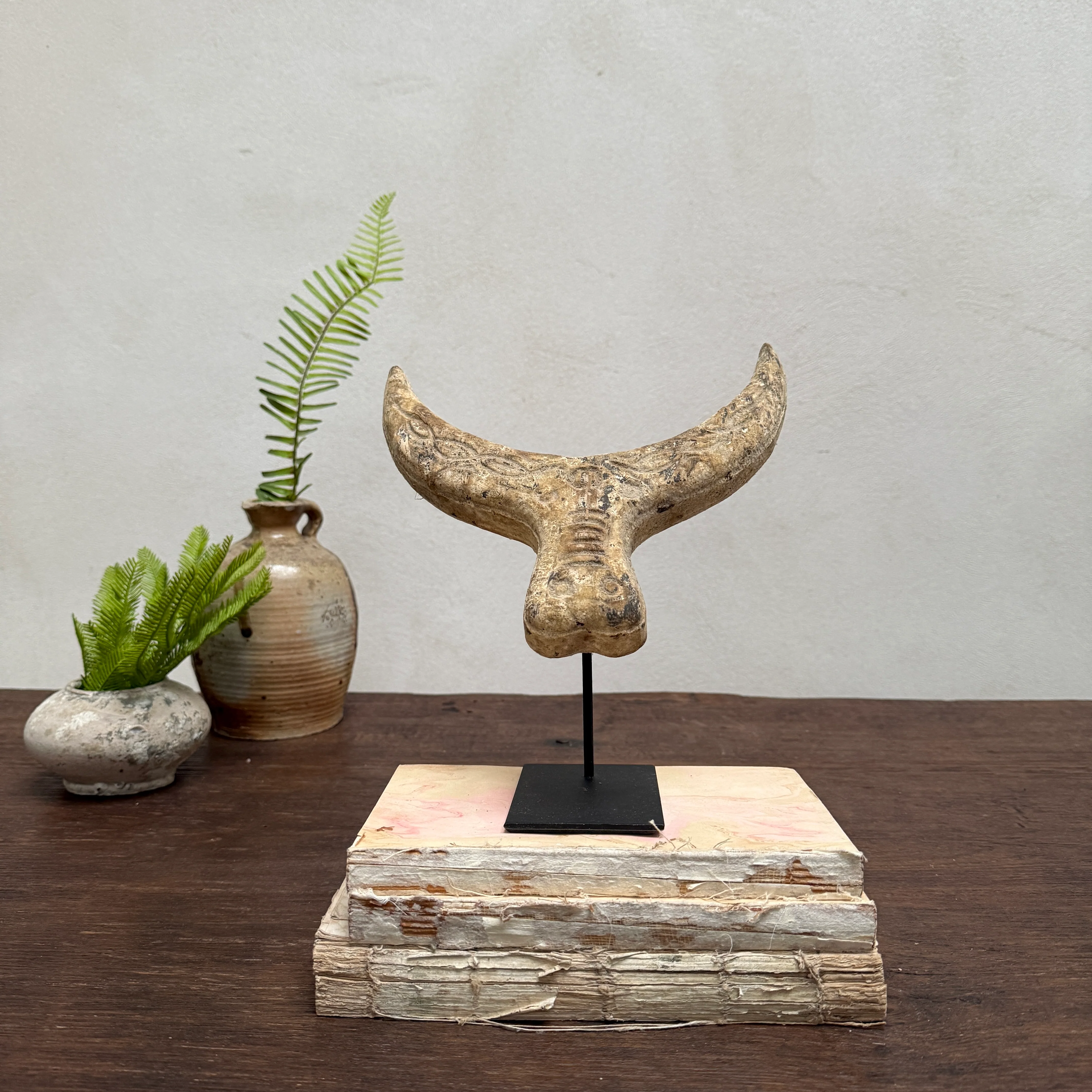 Primitive wooden cow horn sculpture - Image 8