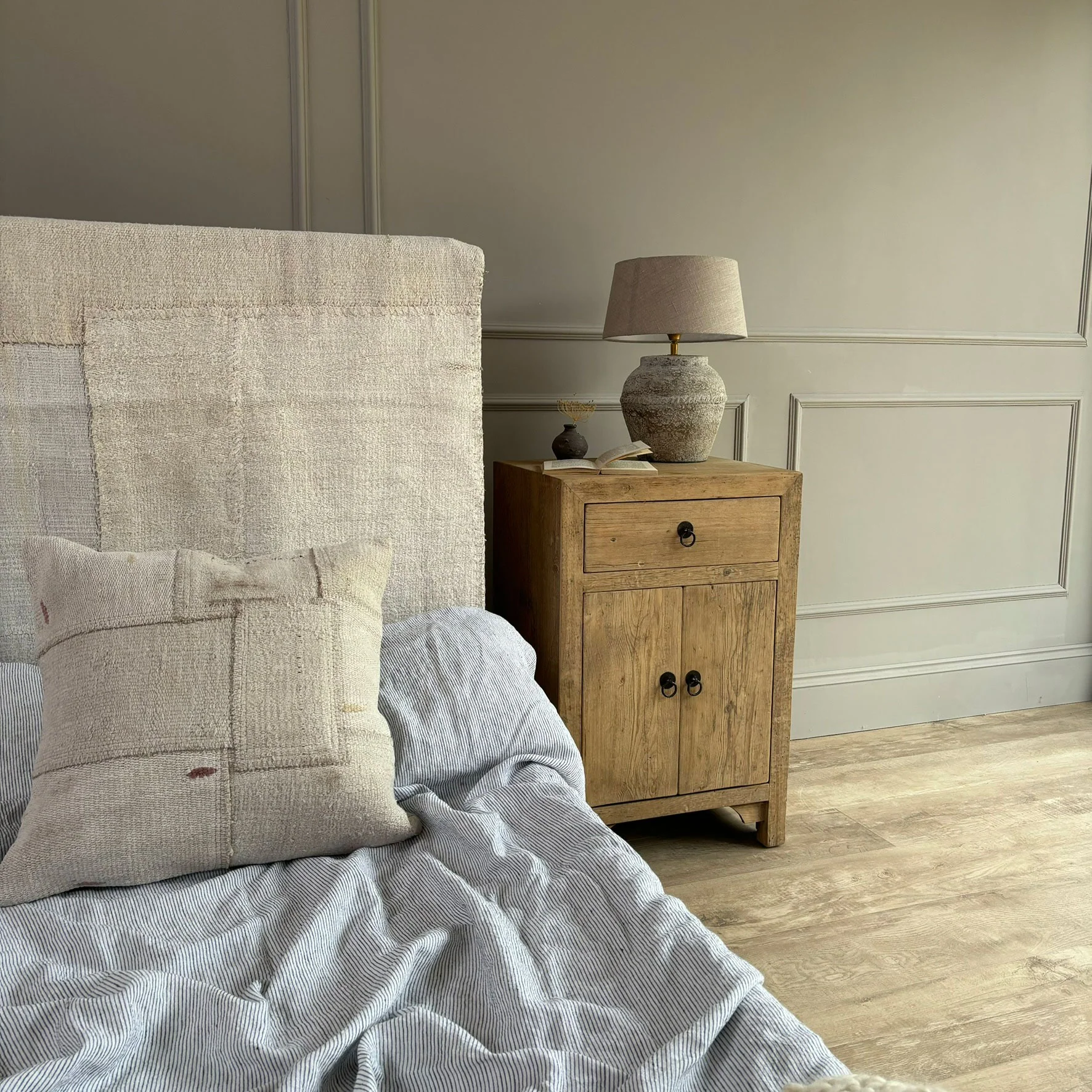 Reclaimed bedside table Parker - Image 4