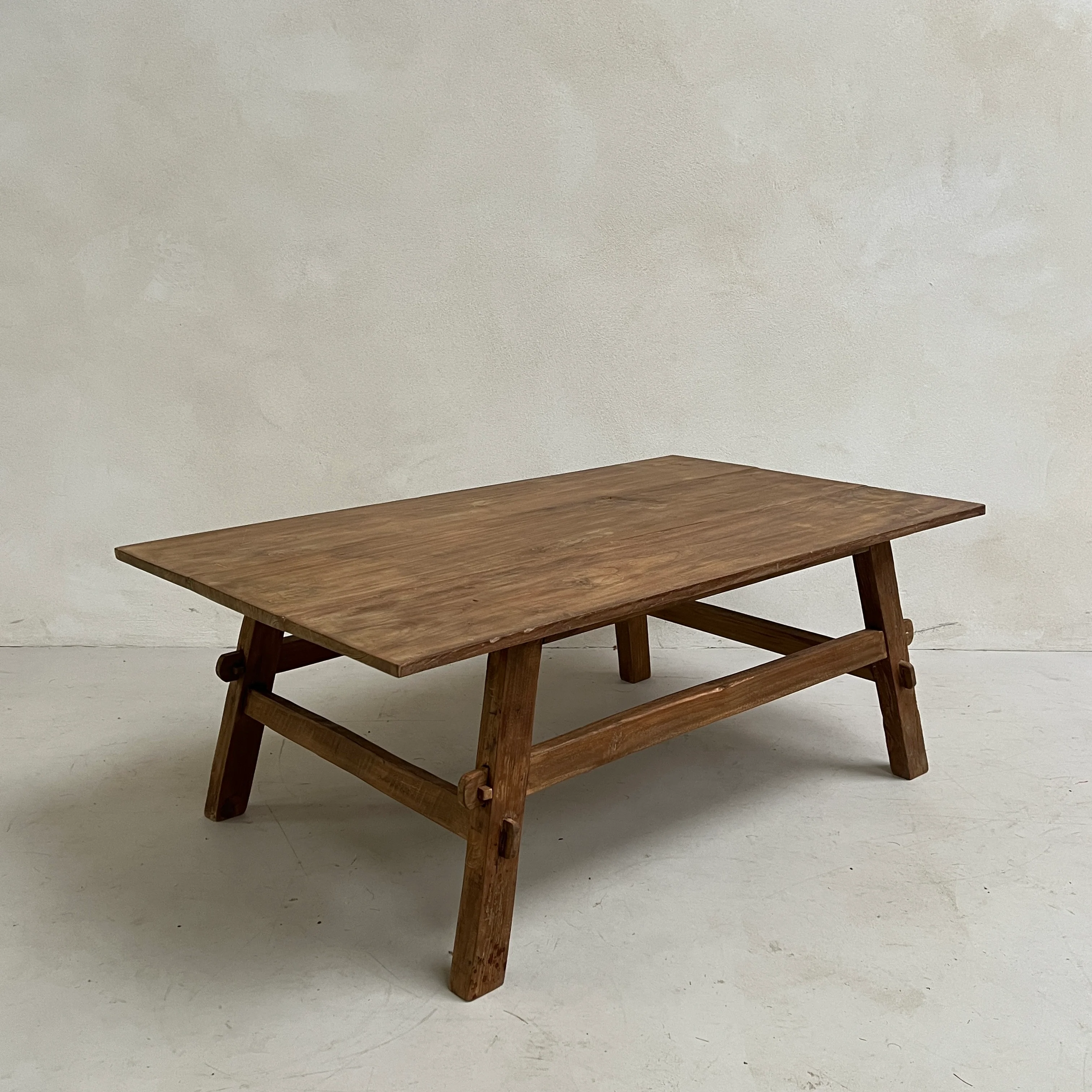 Reclaimed dark wood rustic coffee table 120x70cm - Image 4