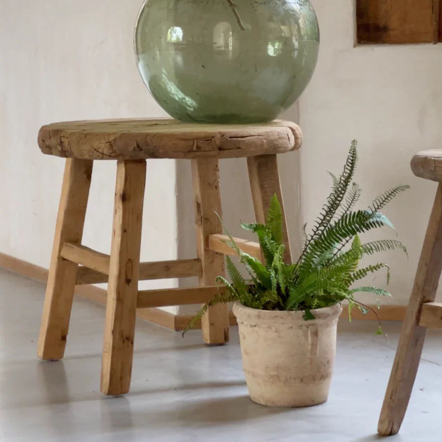 Rustic reclaimed elm round side table - Image 3