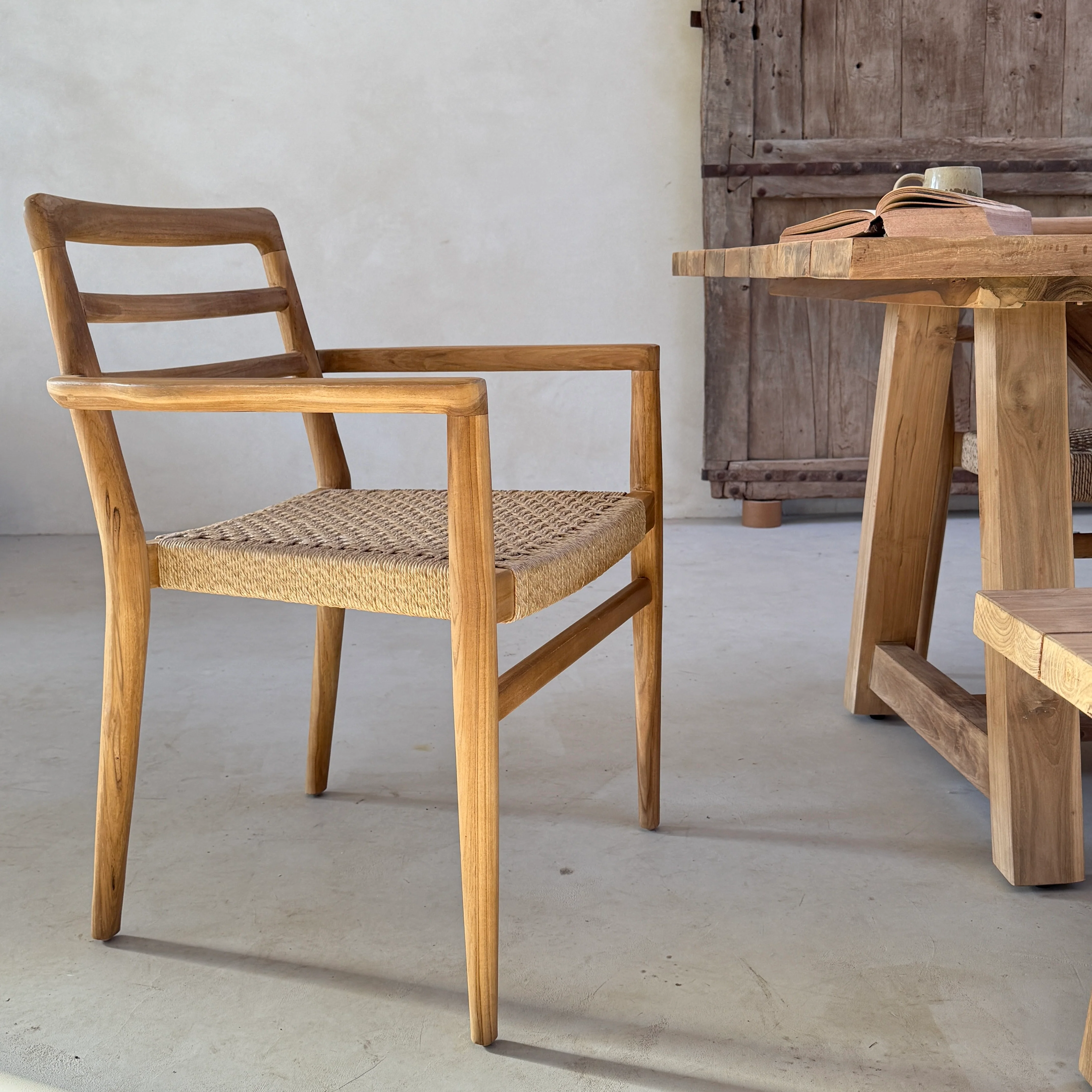 Rustic wood garden dining chair | with arms - Image 4