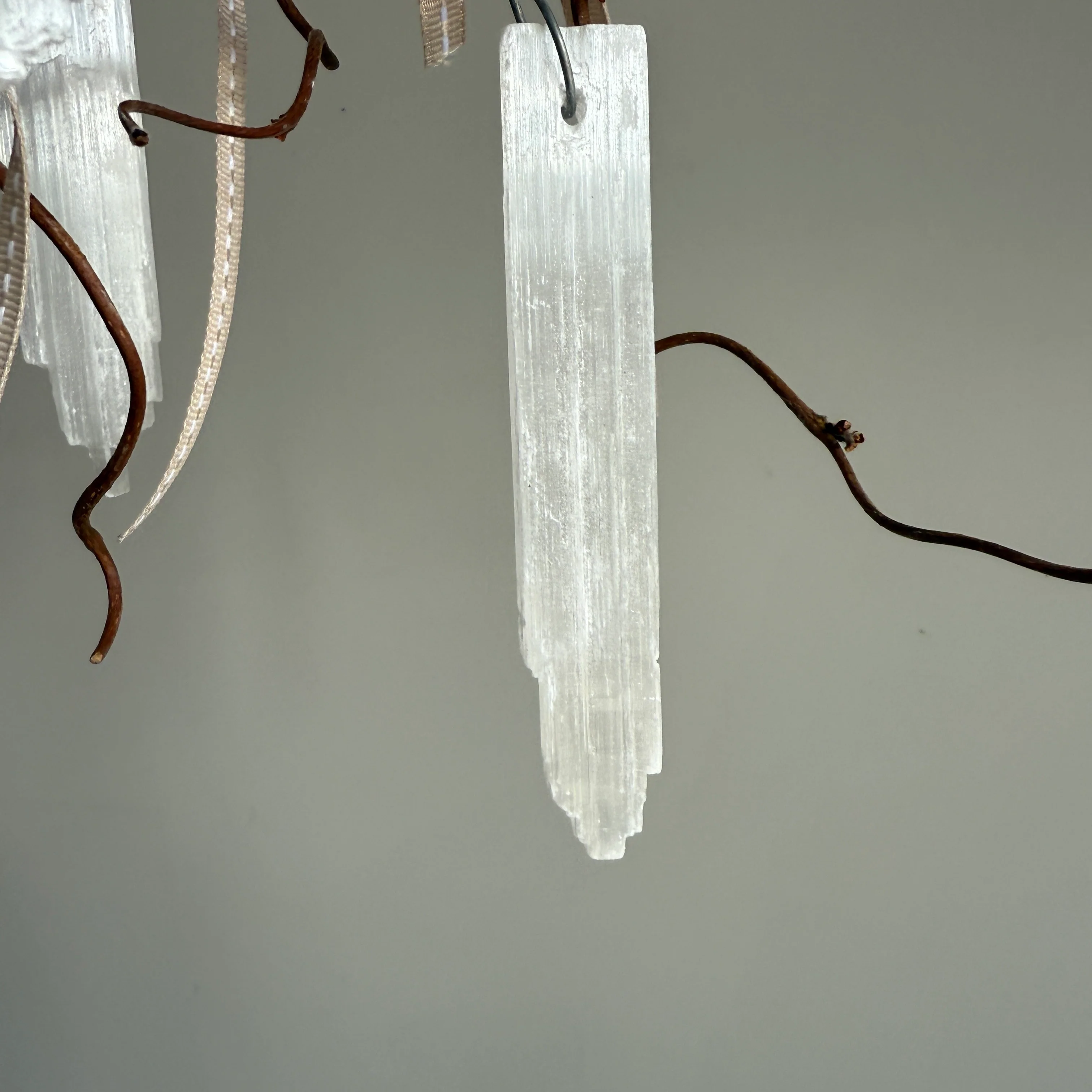 Set of six selenite crystal ornaments - Image 5