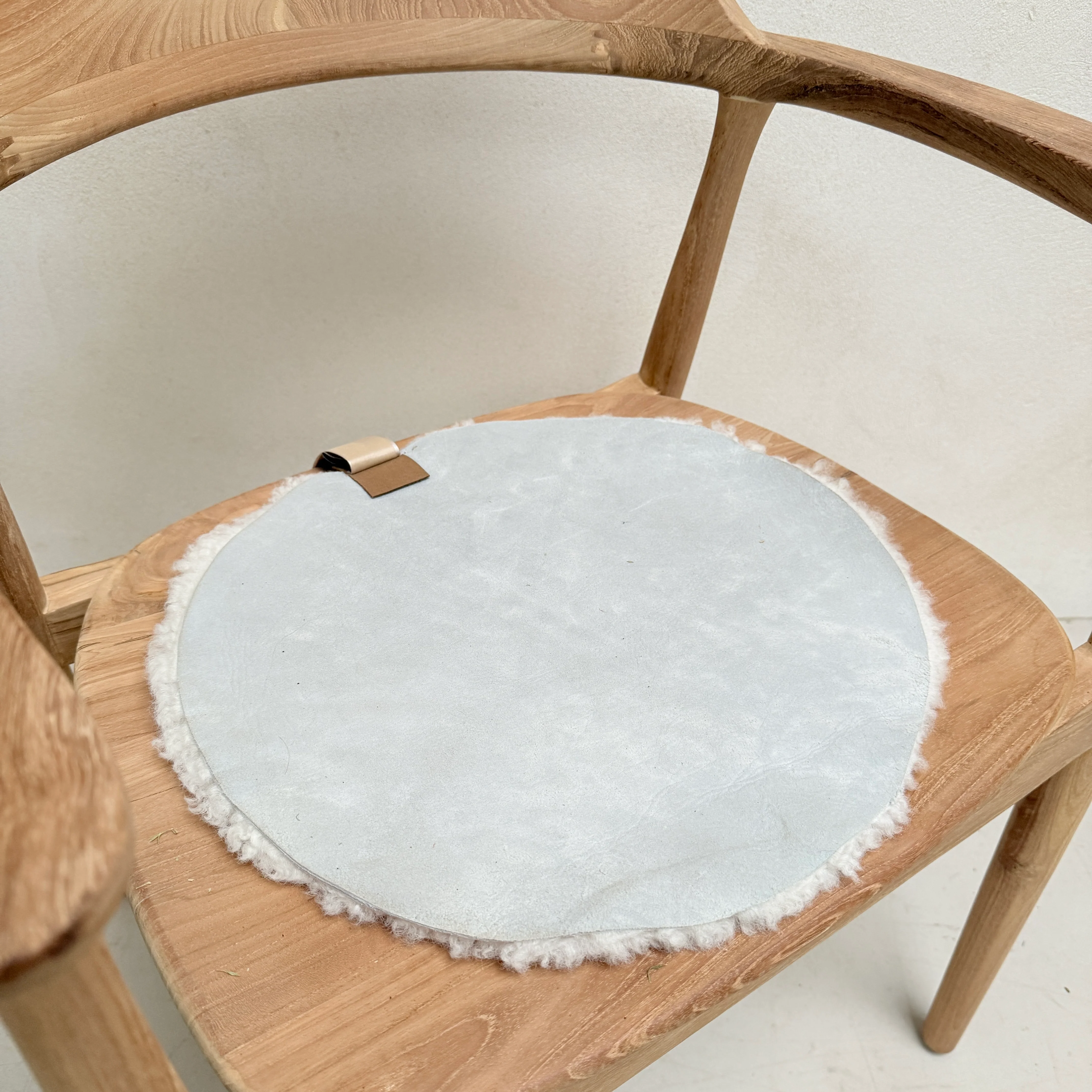 Round sheepskin seat topper - Image 5