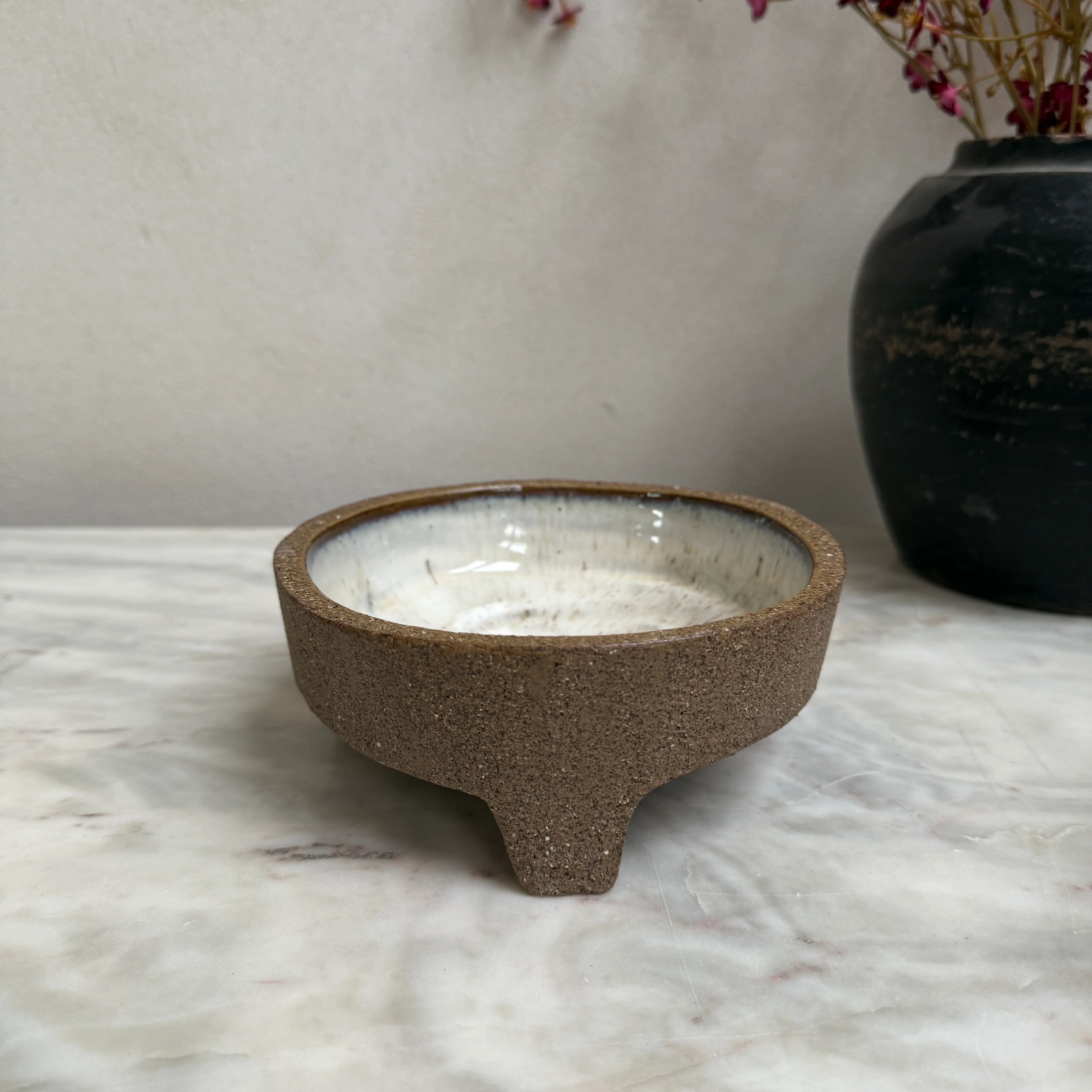 Stoneware bowl with glazed interior - Image 4