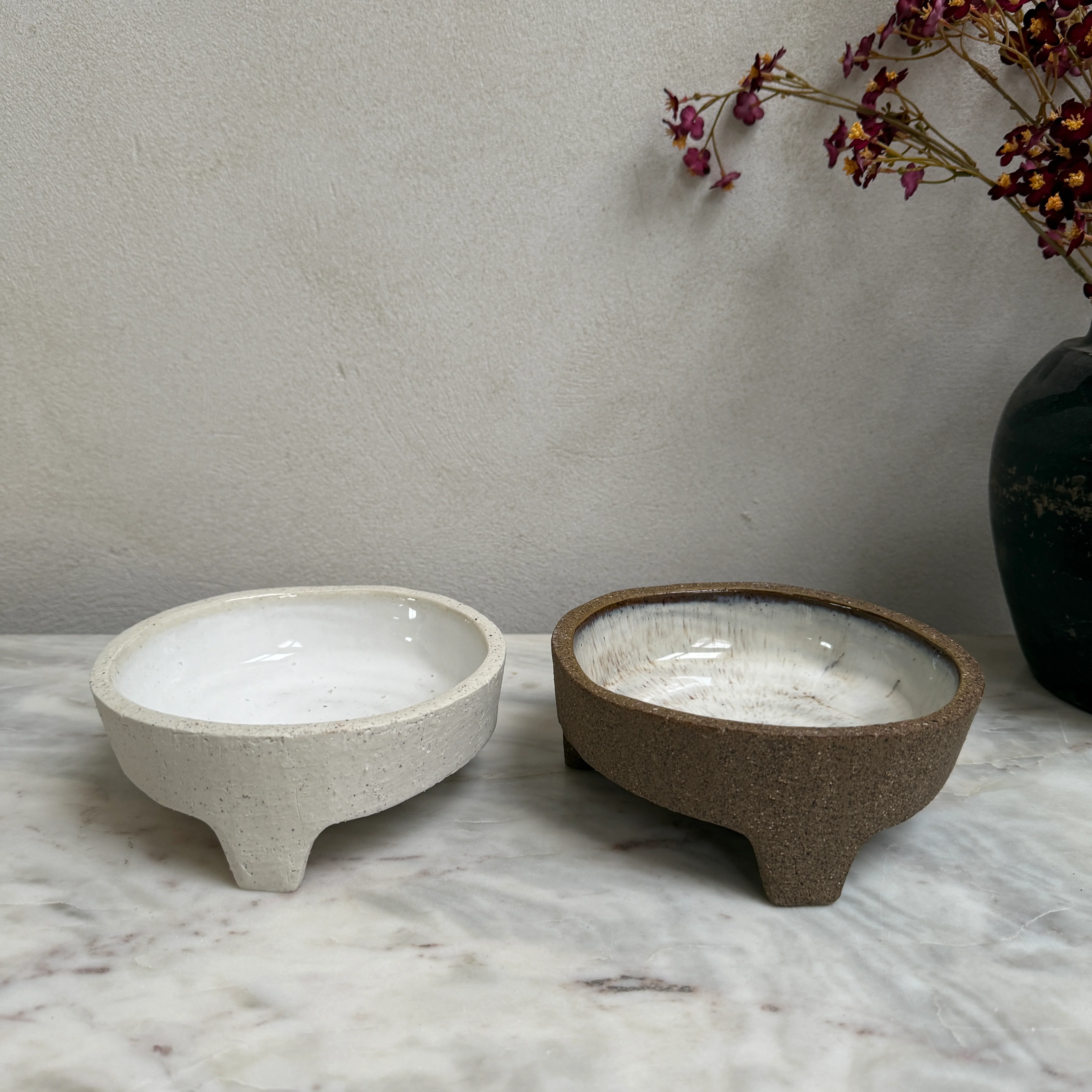Stoneware bowl with glazed interior - Image 7