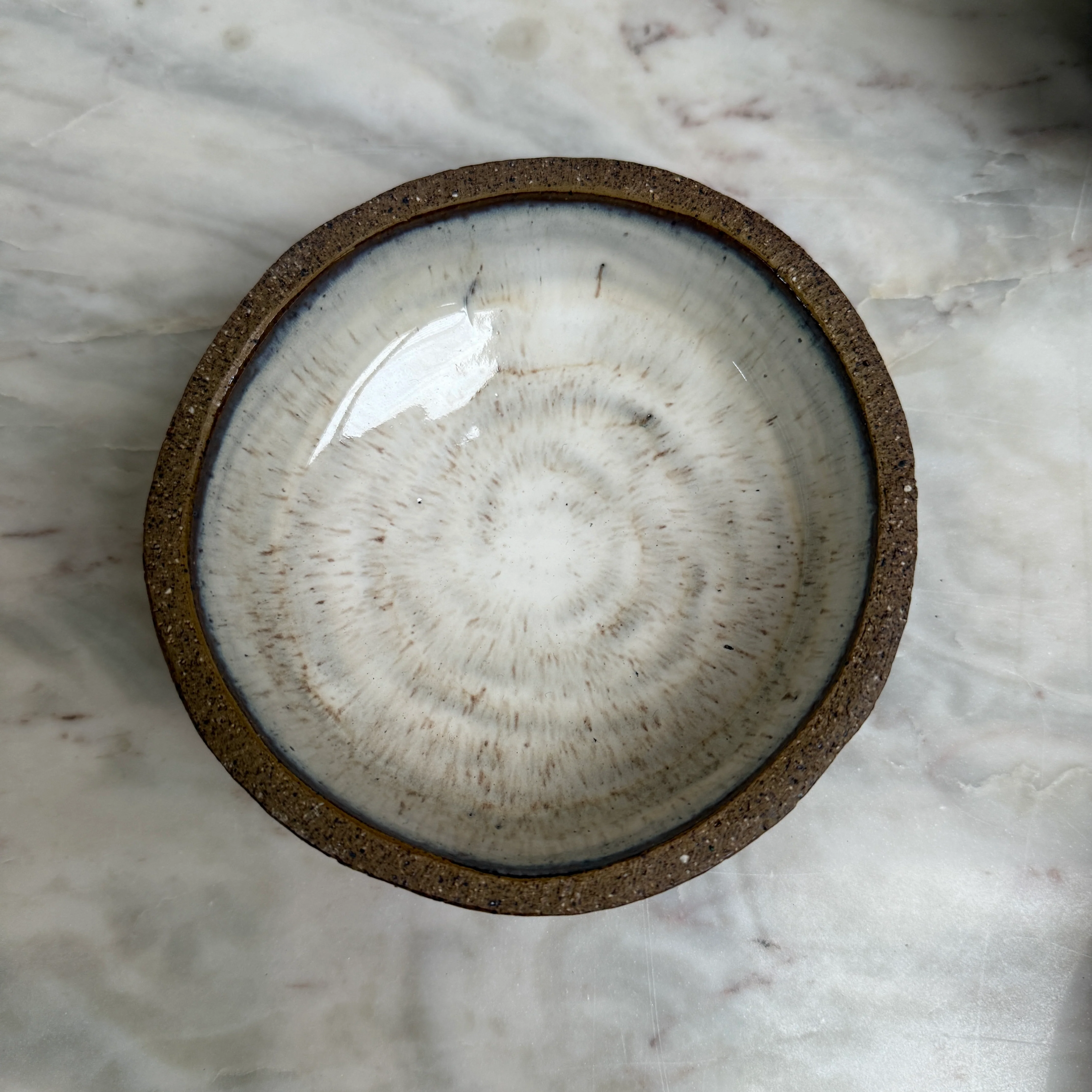 Stoneware bowl with glazed interior - Image 8