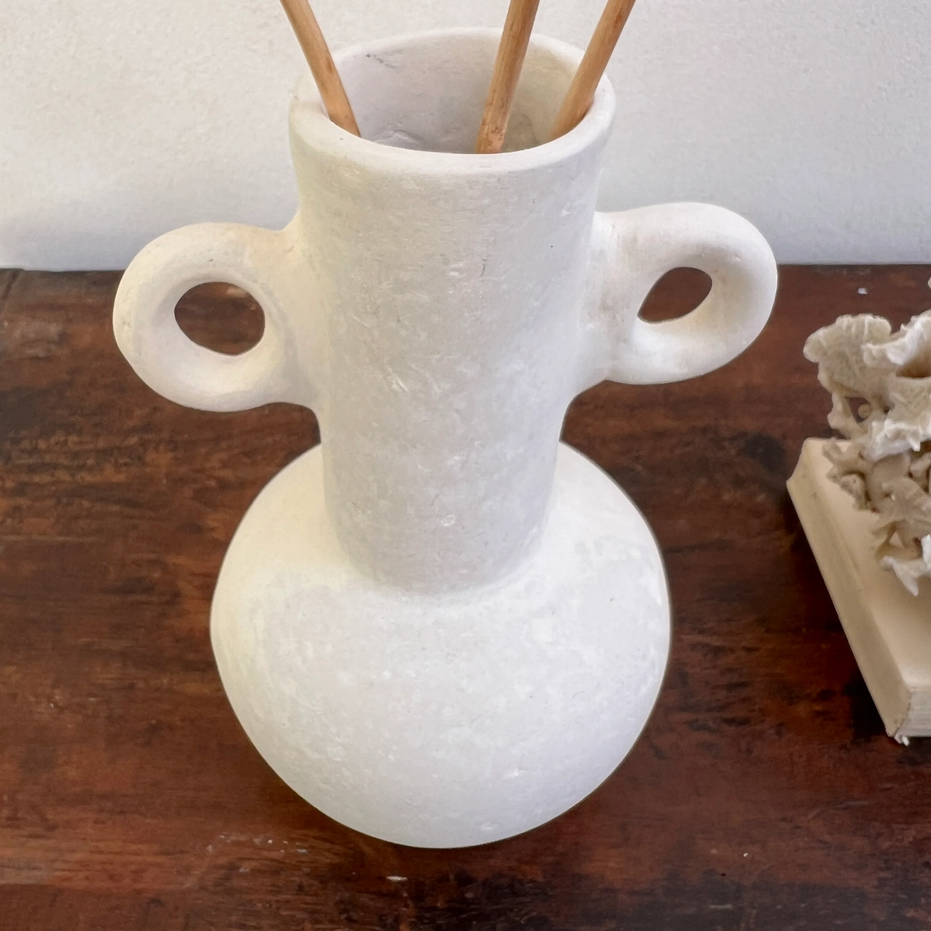 Stoneware-Effect neutral vase | E - Image 4