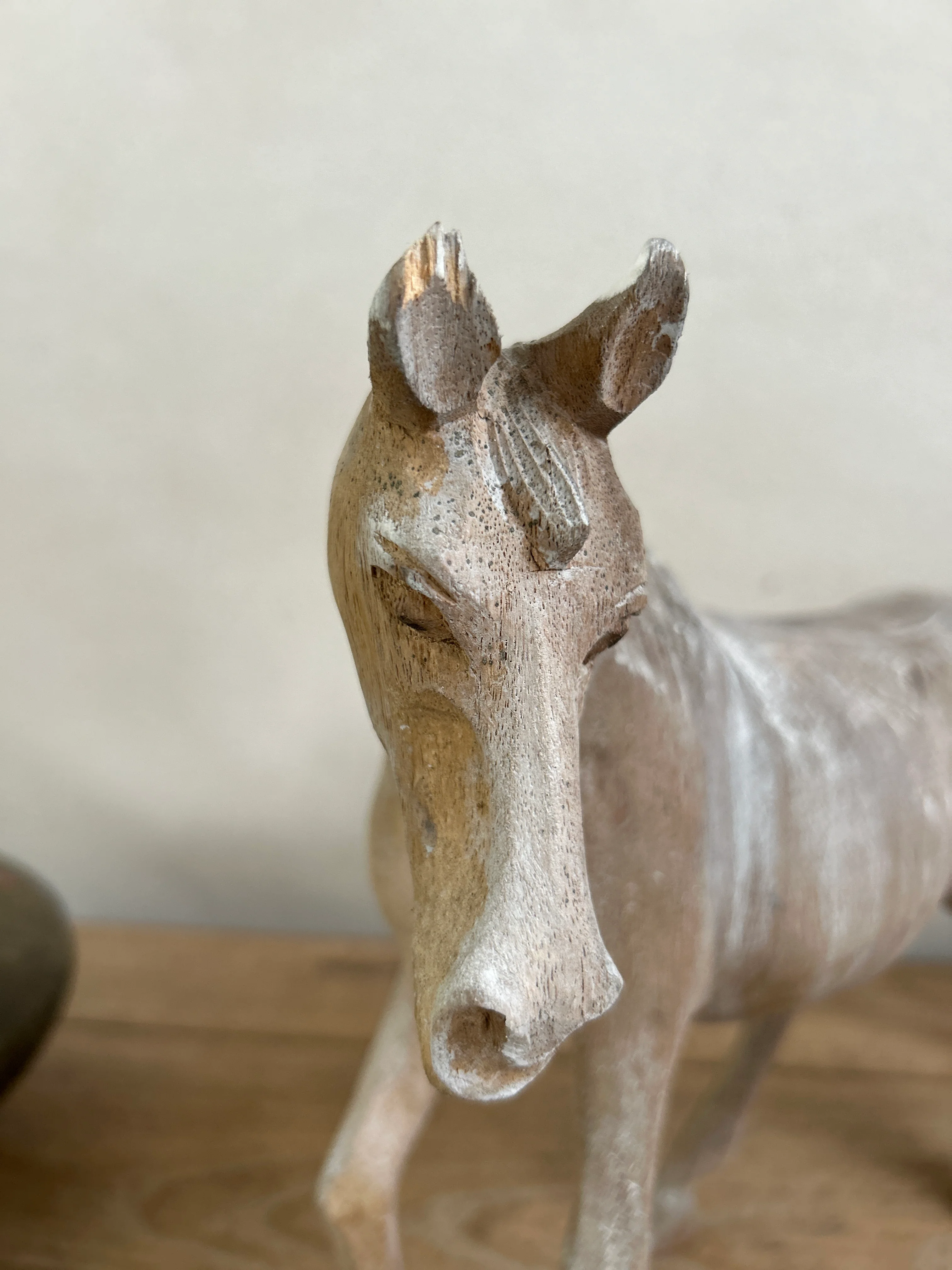 Vintage hand-carved wooden horse - Image 4
