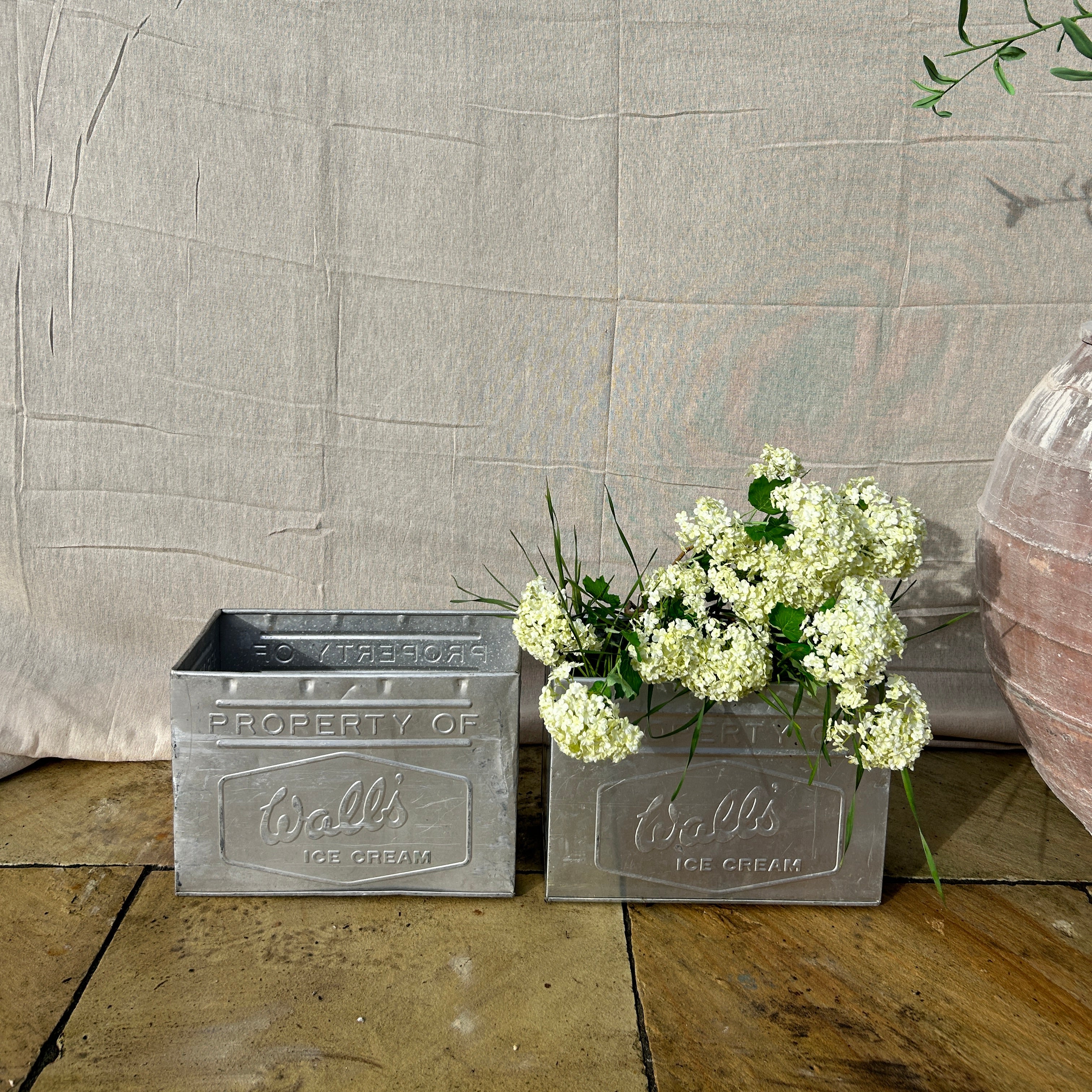 Vintage walls ice cream metal planter - Image 4