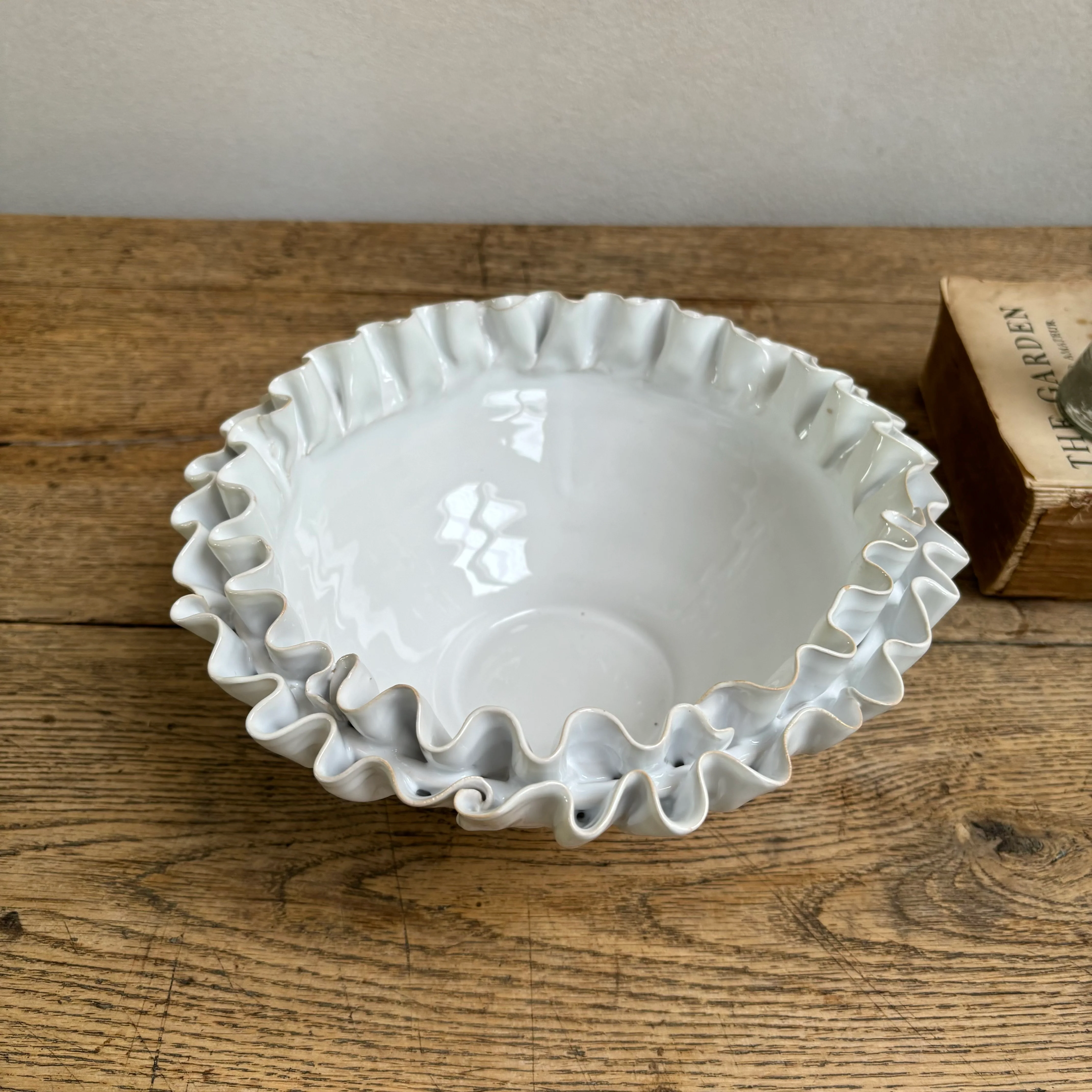 White Ceramic Frill Bowl - Image 4