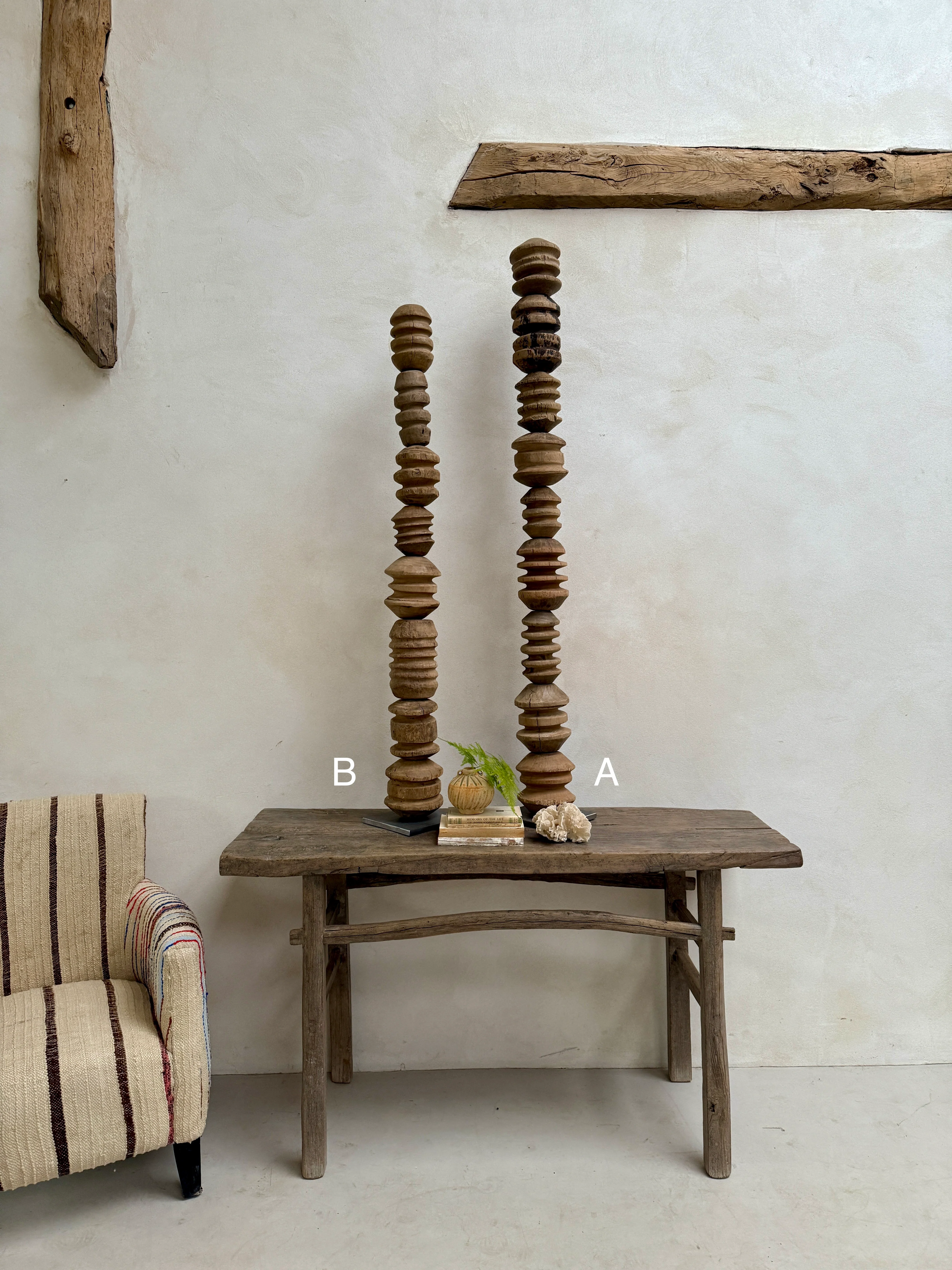 Wooden totem pole of pulleys - Image 3
