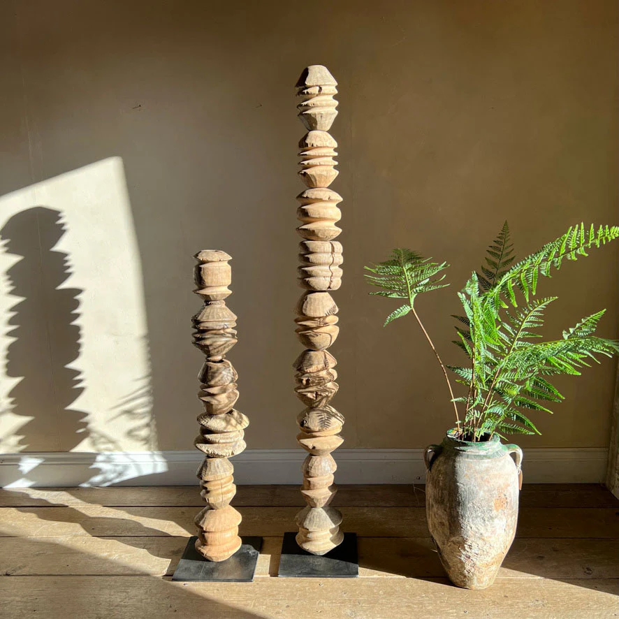 Wooden totem pole of pulleys - Image 4