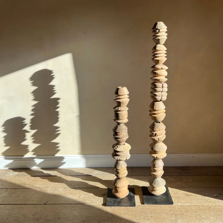 Wooden totem pole of pulleys - Image 5
